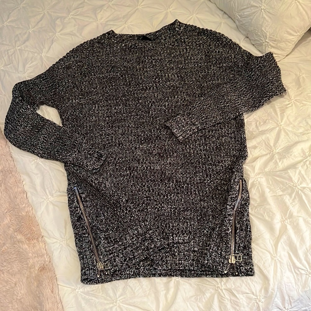 Black Side Zipper Sweater